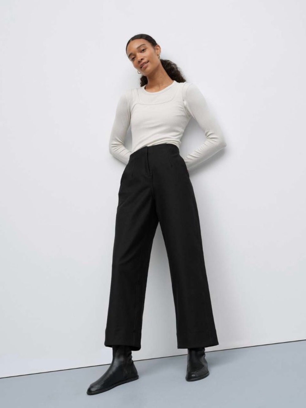 Lululemon Utilitech Relaxed Mid-Rise Trouser 7/8 Length
Black